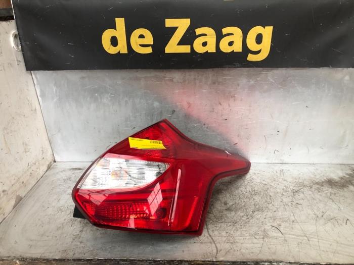 Achterlicht rechts van een Ford Focus 3 1.0 Ti-VCT EcoBoost 12V 125 2014