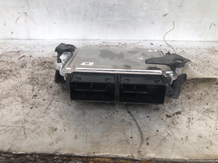 Computer Motormanagement van een Ford Focus 3 1.0 Ti-VCT EcoBoost 12V 125 2014