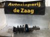 Schokdemperpoot links-voor van een Ford Focus 3 1.0 Ti-VCT EcoBoost 12V 125 2014