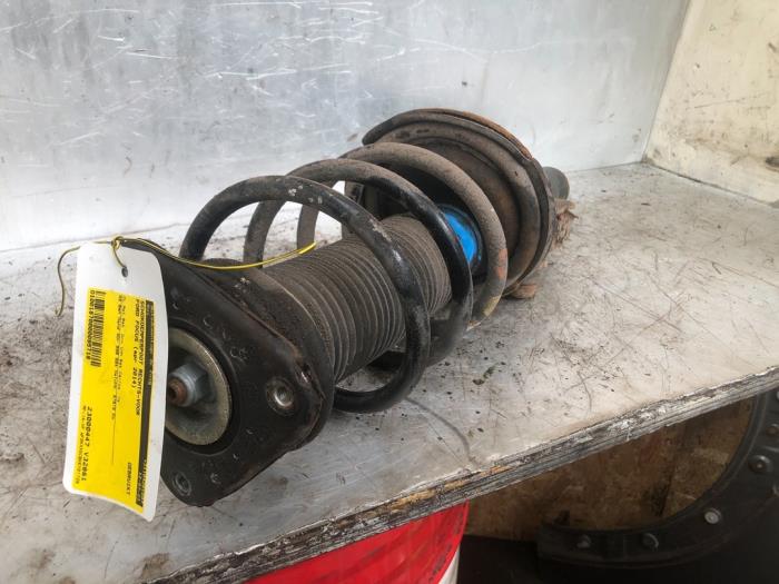 Schokdemperpoot rechts-voor van een Ford Focus 3 1.0 Ti-VCT EcoBoost 12V 125 2014