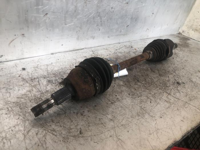 Steekas links-voor van een Ford Focus 3 1.0 Ti-VCT EcoBoost 12V 125 2014