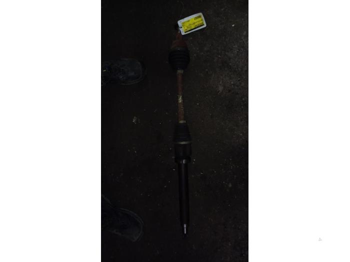 Aandrijfas rechts-voor van een Ford Focus 3 1.0 Ti-VCT EcoBoost 12V 125 2014