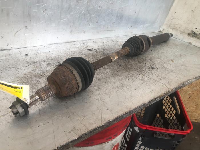 Aandrijfas rechts-voor van een Ford Focus 3 1.0 Ti-VCT EcoBoost 12V 125 2014