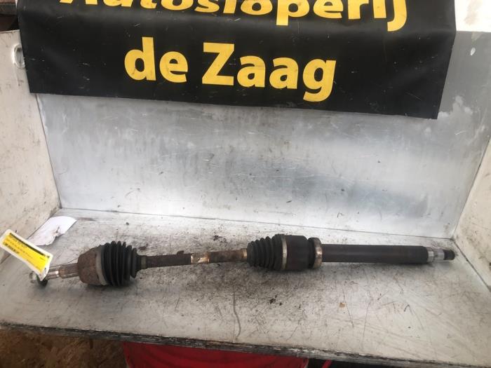 Aandrijfas rechts-voor van een Ford Focus 3 1.0 Ti-VCT EcoBoost 12V 125 2014
