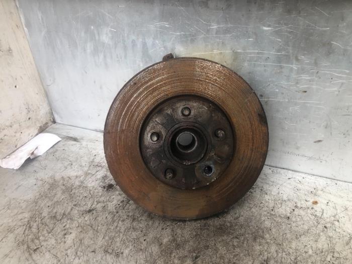 Asschenkel links-voor van een Ford Focus 3 1.0 Ti-VCT EcoBoost 12V 125 2014