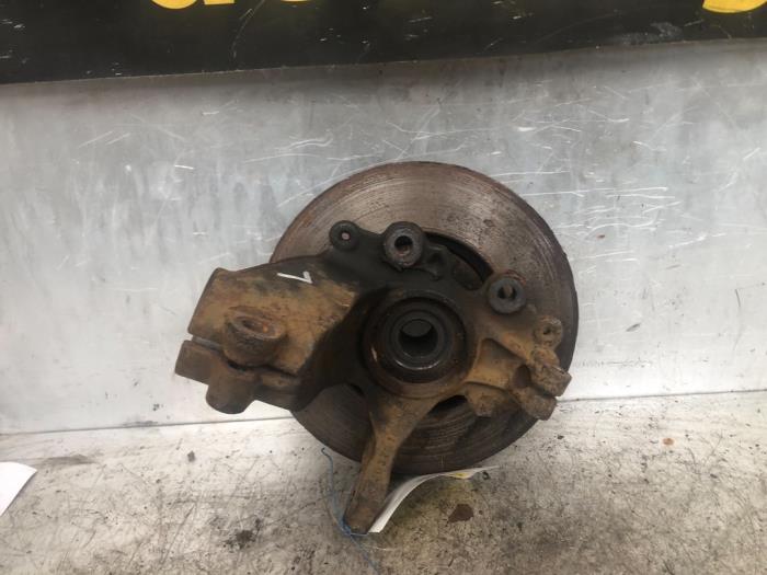 Asschenkel links-voor van een Ford Focus 3 1.0 Ti-VCT EcoBoost 12V 125 2014