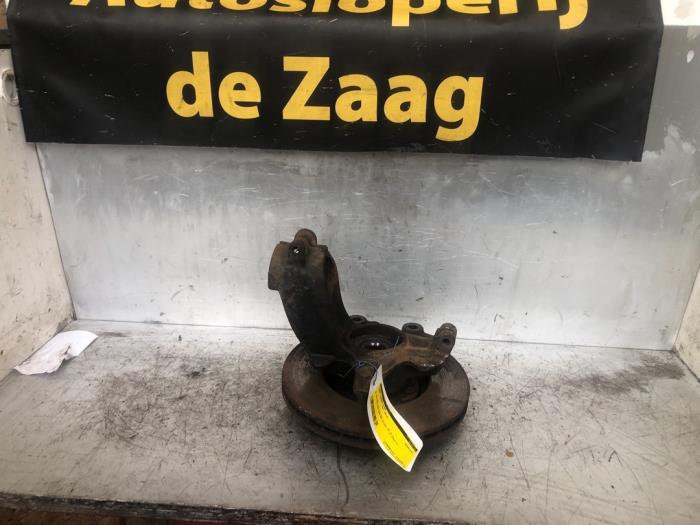 Asschenkel links-voor van een Ford Focus 3 1.0 Ti-VCT EcoBoost 12V 125 2014