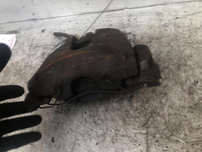 Remklauw (Tang) rechts-voor van een Ford Focus 3 1.0 Ti-VCT EcoBoost 12V 125 2014