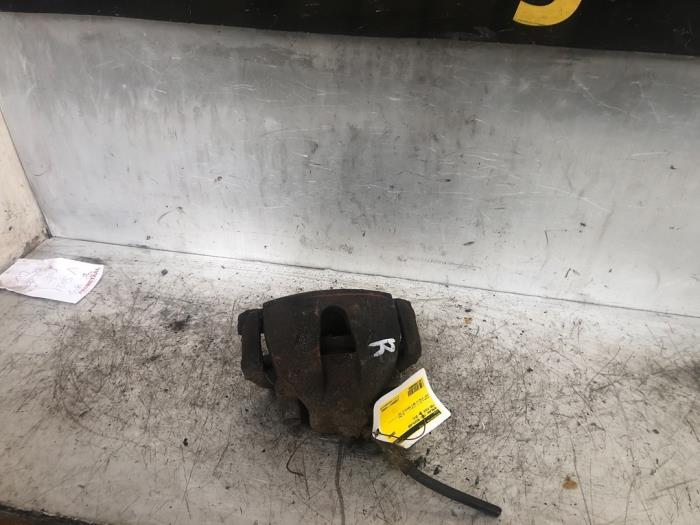 Remklauw (Tang) rechts-voor van een Ford Focus 3 1.0 Ti-VCT EcoBoost 12V 125 2014