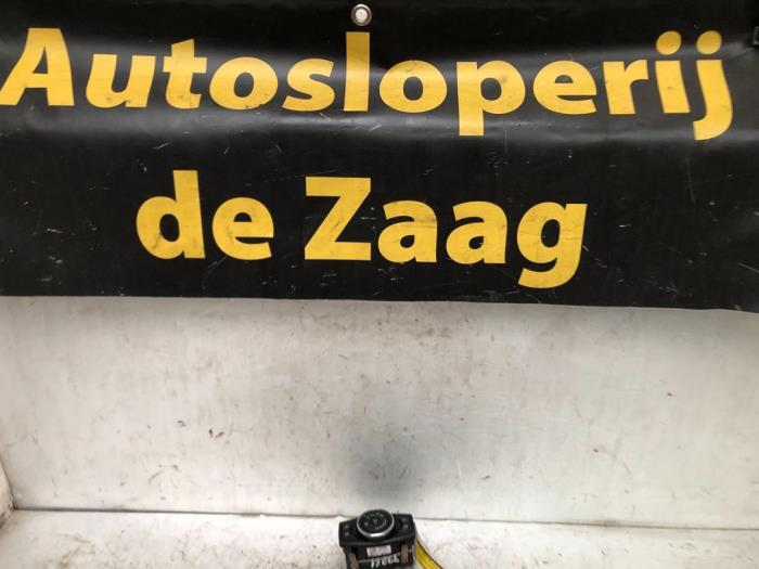 Licht Schakelaar van een Ford Focus 3 1.0 Ti-VCT EcoBoost 12V 125 2014
