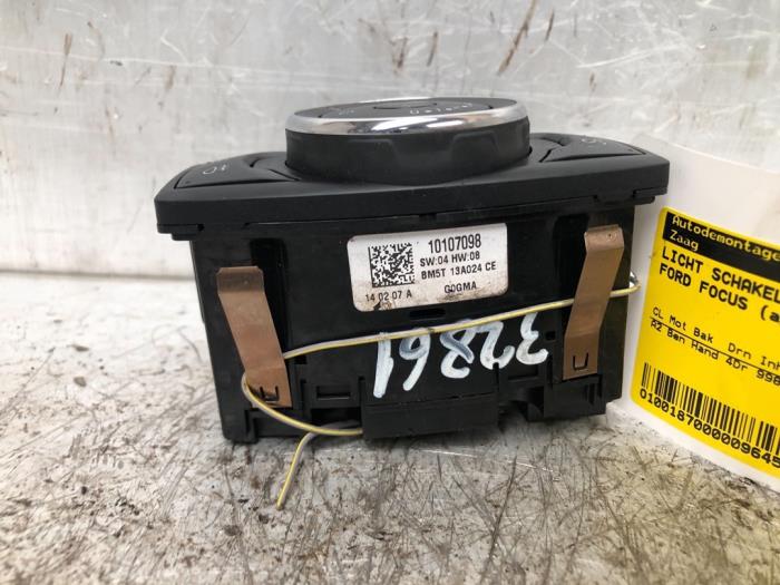 Licht Schakelaar van een Ford Focus 3 1.0 Ti-VCT EcoBoost 12V 125 2014