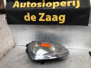 Gebruikte Koplamp rechts Volkswagen Golf V (1K1) 1.6 FSI 16V Prijs € 50,00 Margeregeling aangeboden door Autodemontage de Zaag