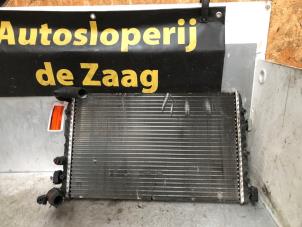 Gebruikte Radiateur Volkswagen Polo IV (9N1/2/3) 1.2 Prijs € 40,00 Margeregeling aangeboden door Autodemontage de Zaag
