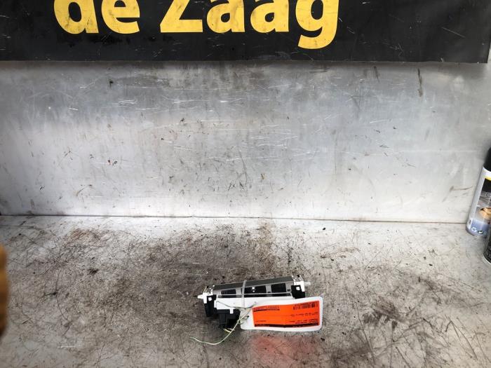 Gebruikte Display Interieur Peugeot 207 CC (WB) 1.6 16V Prijs € 25,00 Margeregeling aangeboden door Autodemontage de Zaag