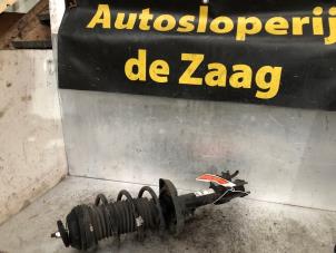 Gebruikte Schokdemperpoot rechts-voor Opel Adam 1.2 16V Prijs € 50,00 Margeregeling aangeboden door Autodemontage de Zaag