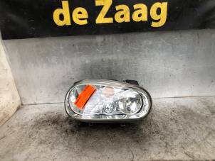 Gebruikte Koplamp rechts Volkswagen Golf IV (1J1) 1.6 Prijs € 25,00 Margeregeling aangeboden door Autodemontage de Zaag