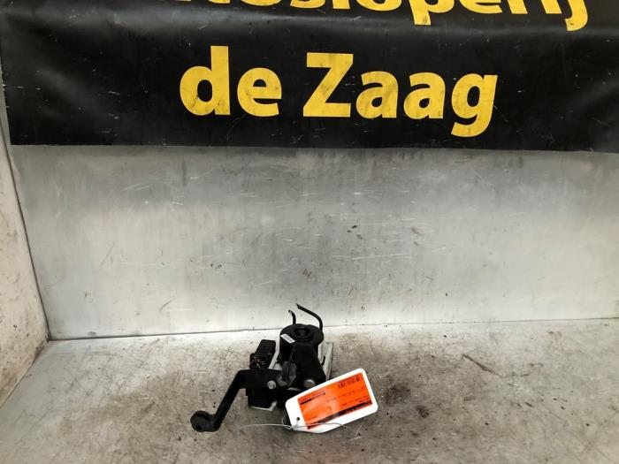 Gebruikte ABS Pomp Ford Focus 2 1.6 16V Prijs € 100,00 Margeregeling aangeboden door Autodemontage de Zaag
