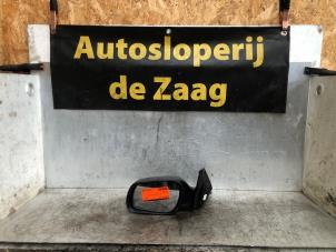 Gebruikte Buitenspiegel links Mazda 3 Sport (BK14) 1.6i 16V Prijs € 30,00 Margeregeling aangeboden door Autodemontage de Zaag