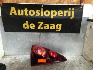 Gebruikte Achterlicht rechts Peugeot 107 1.0 12V Prijs € 30,00 Margeregeling aangeboden door Autodemontage de Zaag