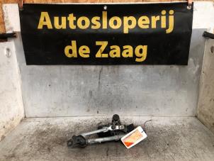 Gebruikte Ruitenwismotor + Mechaniek Peugeot 107 1.0 12V Prijs € 70,00 Margeregeling aangeboden door Autodemontage de Zaag