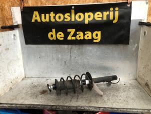 Gebruikte Veerpoot rechts-voor Peugeot 107 1.0 12V Prijs € 30,00 Margeregeling aangeboden door Autodemontage de Zaag