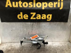 Gebruikte Ruitenwismotor + Mechaniek Opel Corsa D 1.2 16V Prijs € 65,00 Margeregeling aangeboden door Autodemontage de Zaag