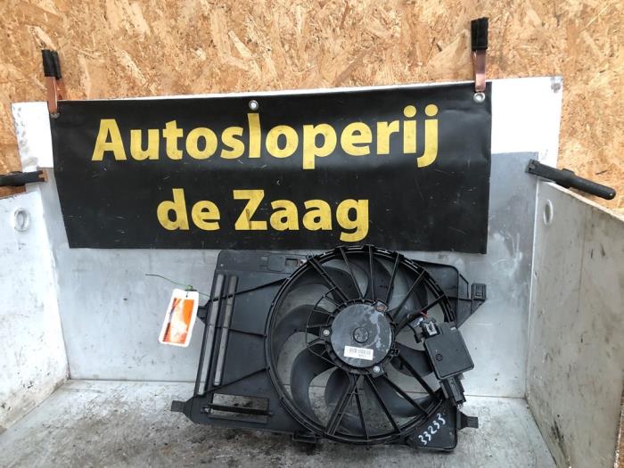 Gebruikte Radiateur Ford Focus 3 1.0 Ti-VCT EcoBoost 12V 125 Prijs € 50,00 Margeregeling aangeboden door Autodemontage de Zaag