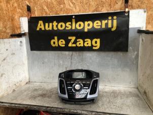 Gebruikte Radio CD Speler Ford Focus 3 1.0 Ti-VCT EcoBoost 12V 125 Prijs € 100,00 Margeregeling aangeboden door Autodemontage de Zaag