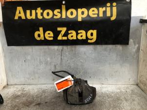 Gebruikte Remklauw (Tang) rechts-voor Mercedes Vito (638.0) 2.0 113 16V Prijs € 30,00 Margeregeling aangeboden door Autodemontage de Zaag