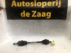 Gebruikte Aandrijfas links-voor Suzuki Alto (SH410) 1.0 GA,GL Prijs € 30,00 Margeregeling aangeboden door Autodemontage de Zaag
