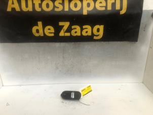 Gebruikte Schakelaar Elektrisch Raam Mini Mini (F56) 1.5 12V Cooper Prijs € 25,00 Margeregeling aangeboden door Autodemontage de Zaag