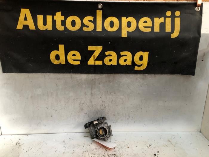 Gebruikte Gasklephuis Opel Corsa E 1.4 16V Prijs € 45,00 Margeregeling aangeboden door Autodemontage de Zaag