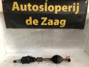 Gebruikte Aandrijfas links-voor Ford Focus 1 1.6 16V Prijs € 45,00 Margeregeling aangeboden door Autodemontage de Zaag