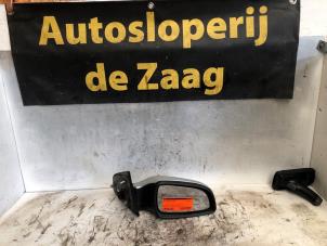 Gebruikte Buitenspiegel rechts Opel Astra H (L48) 1.6 16V Twinport Prijs € 35,00 Margeregeling aangeboden door Autodemontage de Zaag