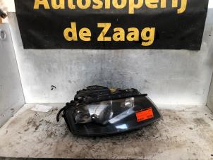 Gebruikte Koplamp rechts Audi A3 (8P1) 2.0 16V FSI Prijs € 200,00 Margeregeling aangeboden door Autodemontage de Zaag