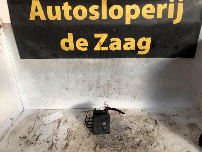 Gebruikte ABS Pomp Peugeot 208 I (CA/CC/CK/CL) 1.0 Vti 12V PureTech Prijs € 90,00 Margeregeling aangeboden door Autodemontage de Zaag