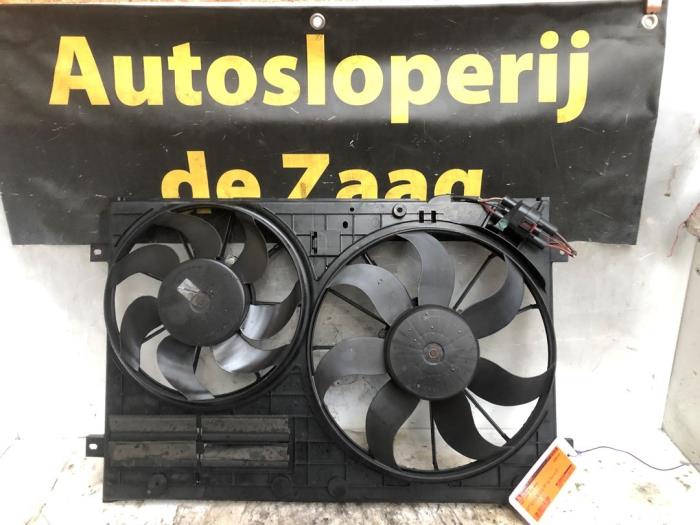 Gebruikte Fan Radiateur Seat Leon (1P1) 2.0 TDI 16V FR Prijs € 65,00 Margeregeling aangeboden door Autodemontage de Zaag
