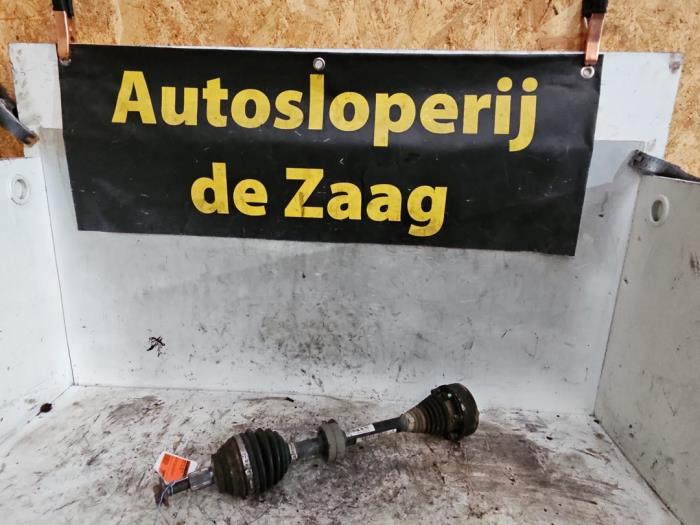 Gebruikte Steekas links-voor Volkswagen Golf VII (AUA) 1.2 TSI 16V Prijs € 150,00 Margeregeling aangeboden door Autodemontage de Zaag