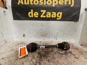 Gebruikte Aandrijfas links-voor Volkswagen Polo V (6R) 1.2 12V Prijs € 50,00 Margeregeling aangeboden door Autodemontage de Zaag