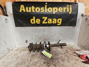 Gebruikte Schokdemperpoot links-voor Toyota Aygo (B10) 1.0 12V VVT-i Prijs € 35,00 Margeregeling aangeboden door Autodemontage de Zaag