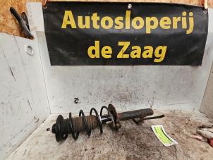 Gebruikte Schokdemperpoot rechts-voor Toyota Aygo (B10) 1.0 12V VVT-i Prijs € 35,00 Margeregeling aangeboden door Autodemontage de Zaag