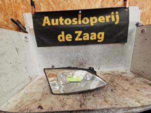 Gebruikte Rechter Koplamp Ford Mondeo III Wagon 2.0 16V Prijs € 45,00 Margeregeling aangeboden door Autodemontage de Zaag