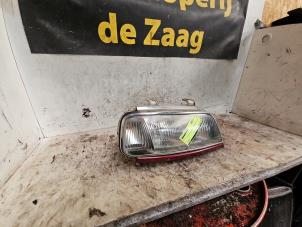 Gebruikte Koplamp rechts Daihatsu Applause I 1.6 16V Prijs € 35,00 Margeregeling aangeboden door Autodemontage de Zaag