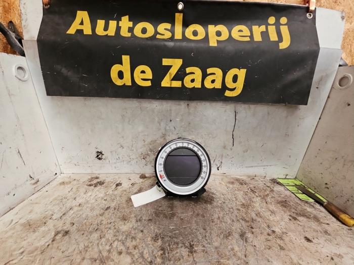 Gebruikte Display Interieur Mini Mini (R56) 1.6 Cooper D 16V Prijs € 150,00 Margeregeling aangeboden door Autodemontage de Zaag