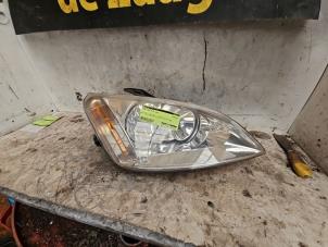 Gebruikte Koplamp rechts Ford Focus C-Max 1.6 16V Prijs € 55,00 Margeregeling aangeboden door Autodemontage de Zaag
