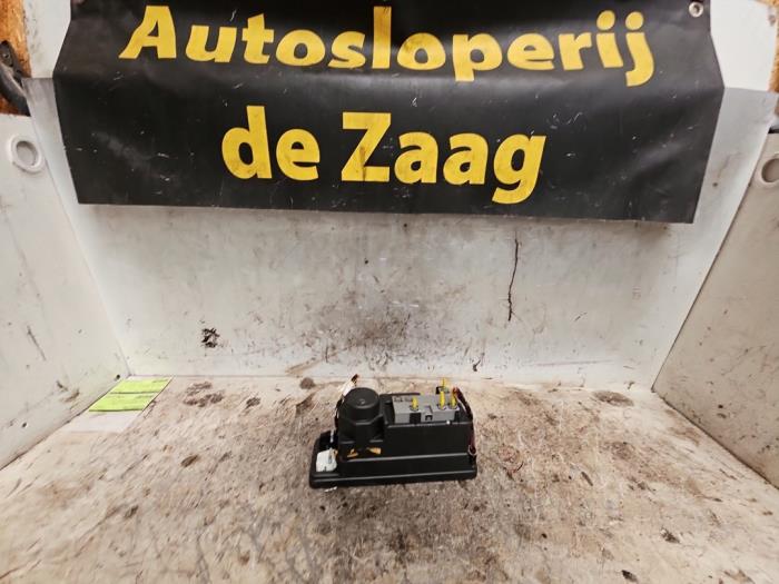 Gebruikte Module Centrale Deurvergrendeling Mercedes CLK (R208) 2.0 200 16V Prijs € 85,00 Margeregeling aangeboden door Autodemontage de Zaag