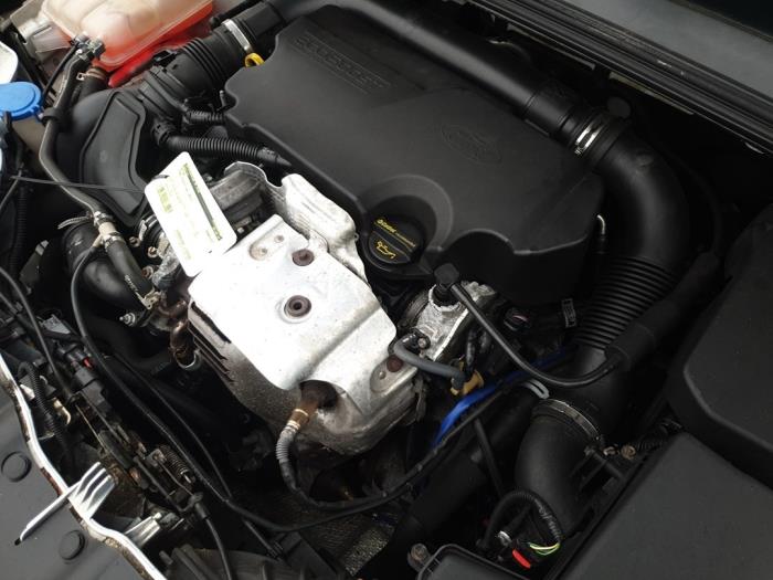Motor van een Ford Focus 3 1.0 Ti-VCT EcoBoost 12V 125 2013