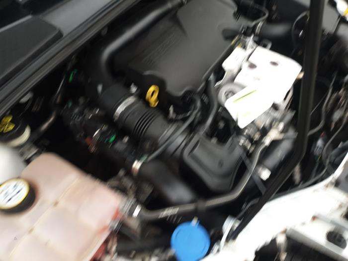 Motor van een Ford Focus 3 1.0 Ti-VCT EcoBoost 12V 125 2013