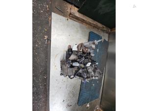 Gebruikte Versnellingsbak Ford Focus 1 2.0 16V Prijs € 200,00 Margeregeling aangeboden door Autodemontage de Zaag