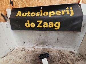 Gebruikte Ruit schakelaar elektrisch Mercedes A (W176) 1.6 A-200 16V Prijs € 30,00 Margeregeling aangeboden door Autodemontage de Zaag